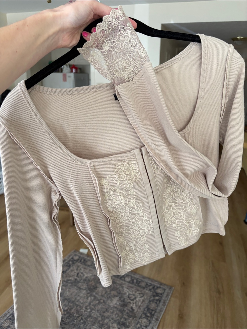 Like new lace trim floral embroidered long sleeve crop top